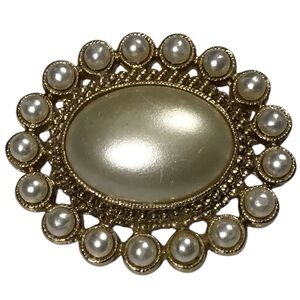 Oval Pearl Brooch Gold Tone Costume Fashion Jewelry Vintage